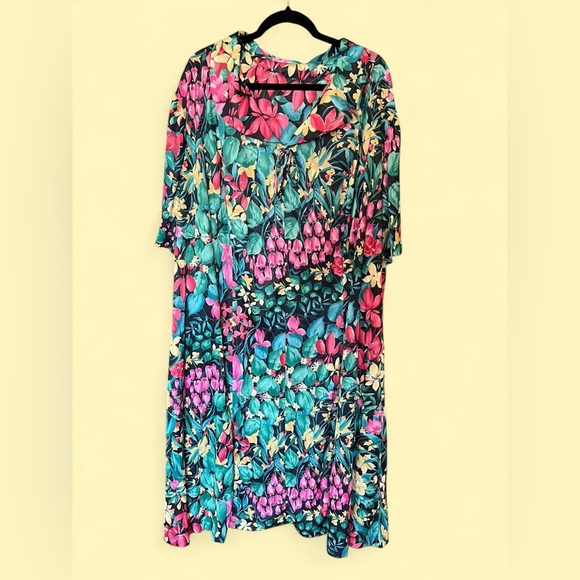 Floral house Dress - Picture 2 of 8